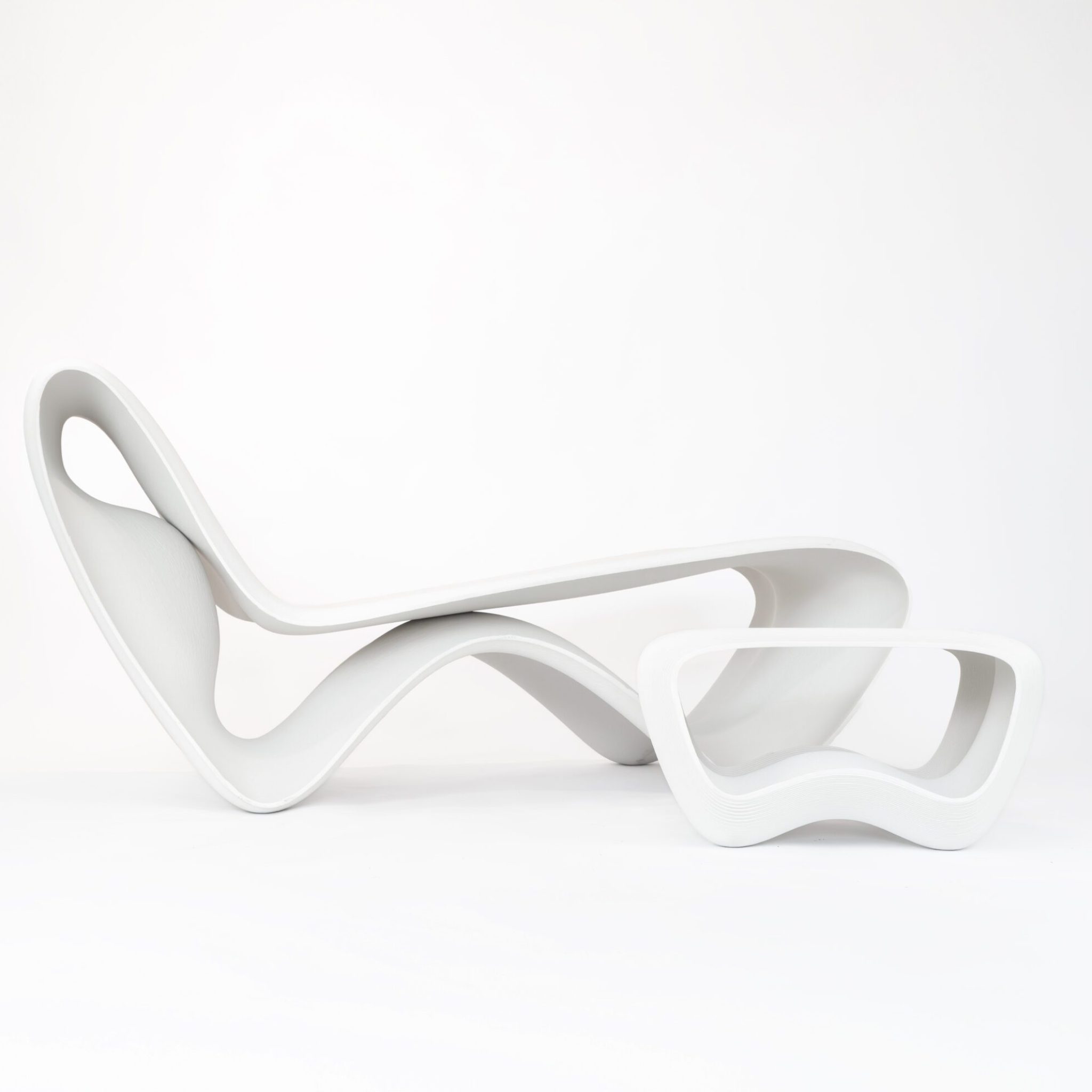 Vallure Lounge + Side Table Vallure Lounge + Side Table